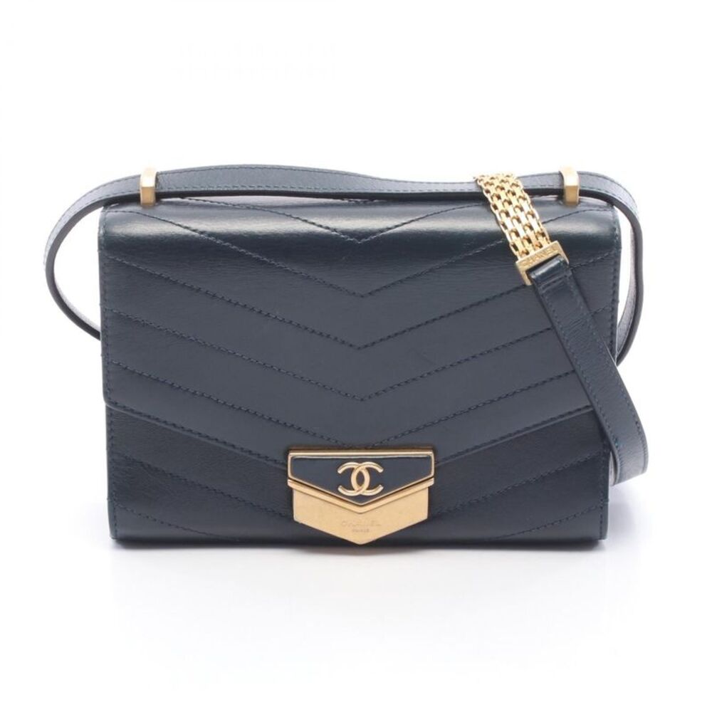 CHANEL Chevron V Stitch Leather Shoulder Bag